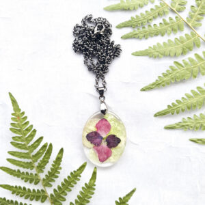 Kompozycja z płatków hortensji