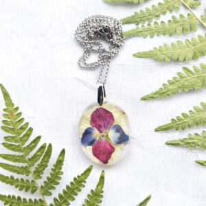 Kompozycja z płatków hortensji