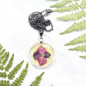 Kompozycja z płatków hortensji