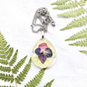 Kompozycja z płatków hortensji