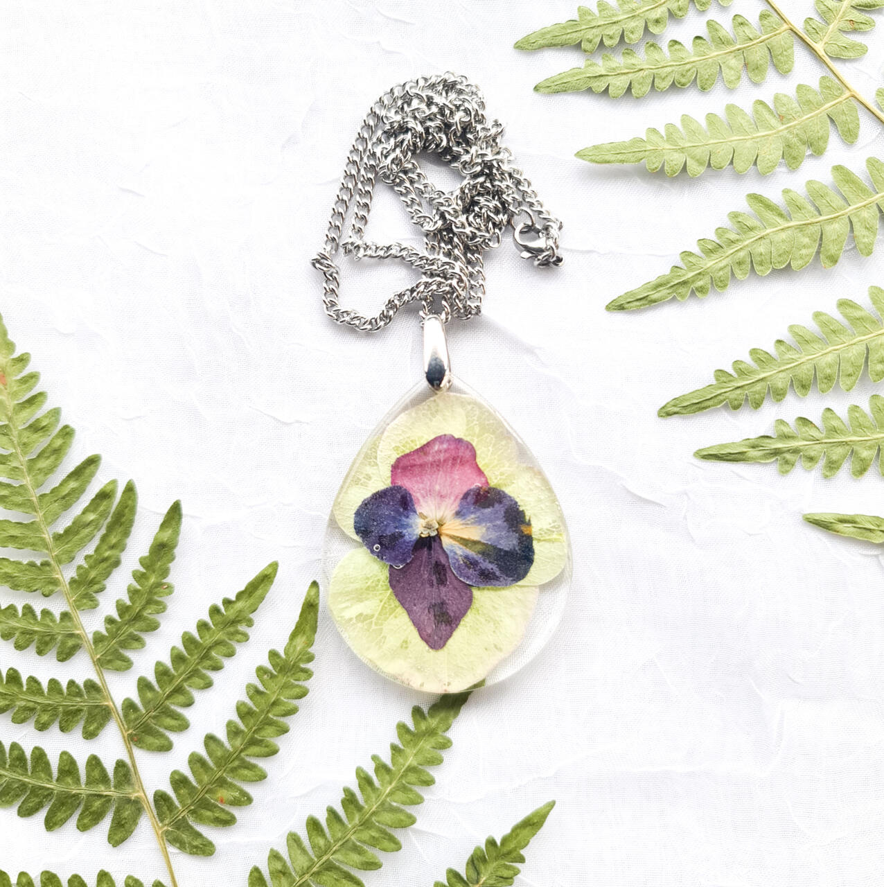 Kompozycja z płatków hortensji