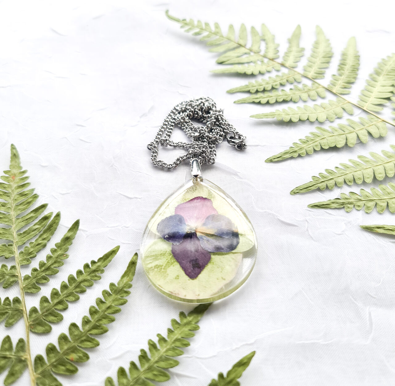 Kompozycja z płatków hortensji - obrazek 3