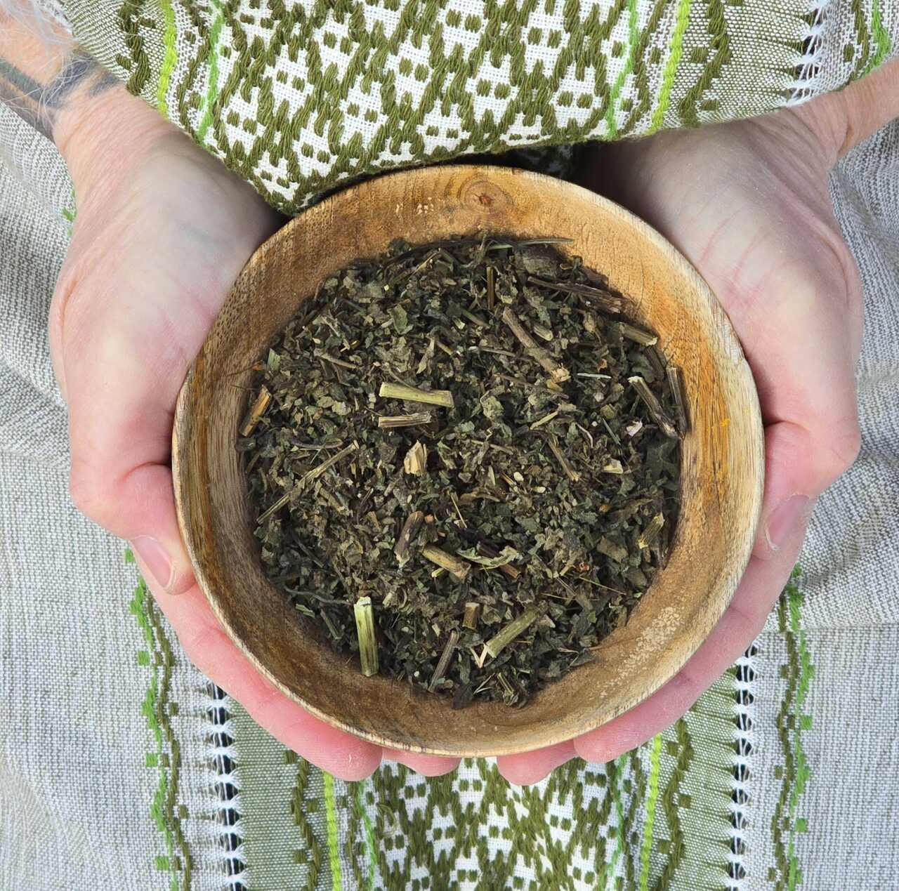 Herbatka fermentowana z liści dzikiej jeżyny