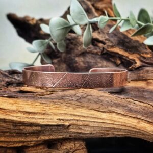 Bransoletka miedziana z odciskiem liści wąska