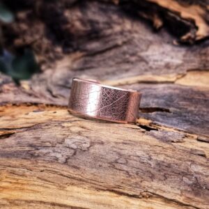 Pierścionek miedziany z odciskiem liści