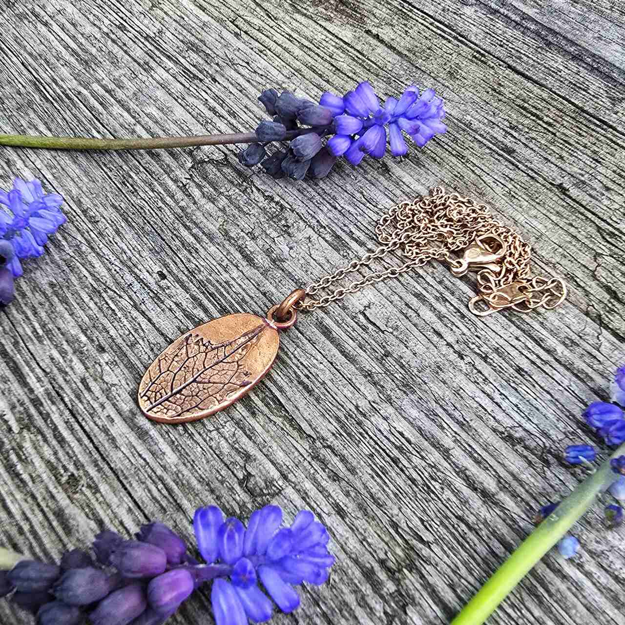 Miedziany naszyjnik z odciskiem roślin - obrazek 4