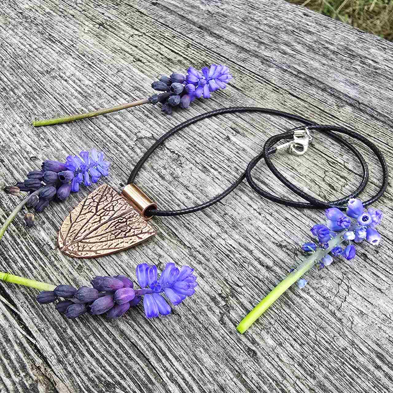 Miedziany naszyjnik z odciskiem roślin - obrazek 4