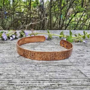 Bransoletka miedziana z kwiatkami