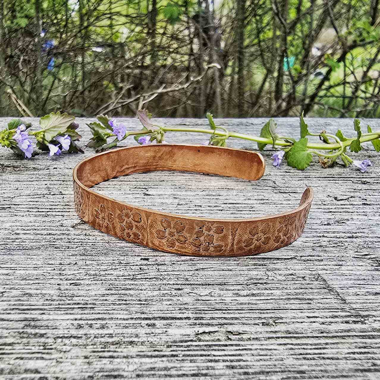 Bransoletka miedziana z kwiatkami - obrazek 3