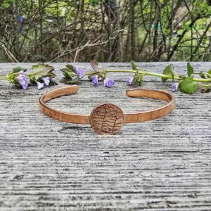 Bransoletka miedziana z odciskiem liścia