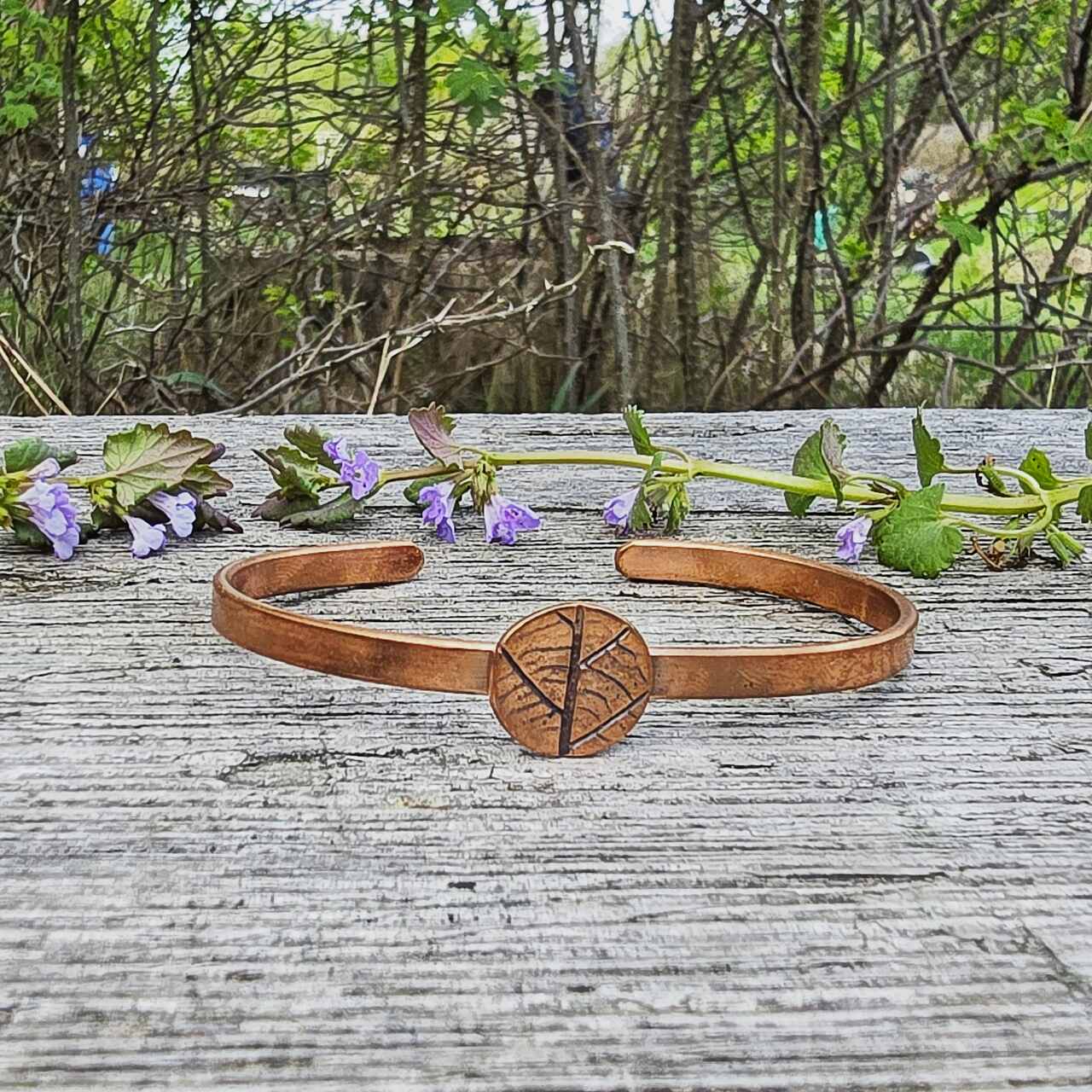 Bransoletka miedziana z odciskiem liścia