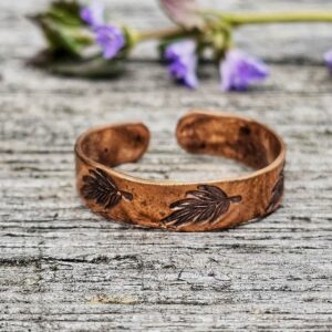 Pierścionek miedziany z listkami