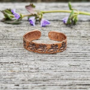 Pierścionek miedziany z wzorkiem