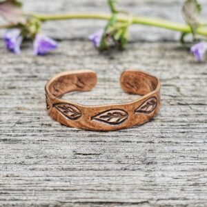 Pierścionek miedziany z listkami