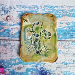 Mydelniczka ceramiczna z odciskiem roślin