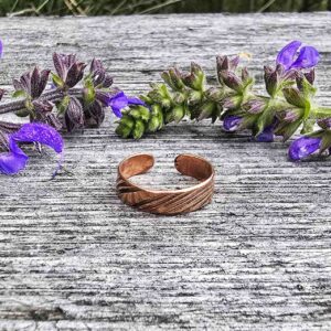 Pierścionek miedziany z wzorem