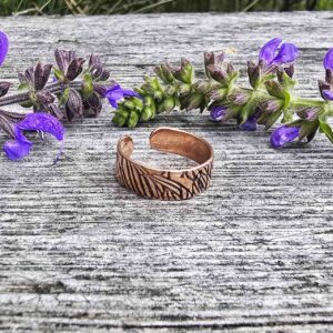 Pierścionek miedziany z wzorem