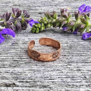 Pierścionek miedziany z listkami