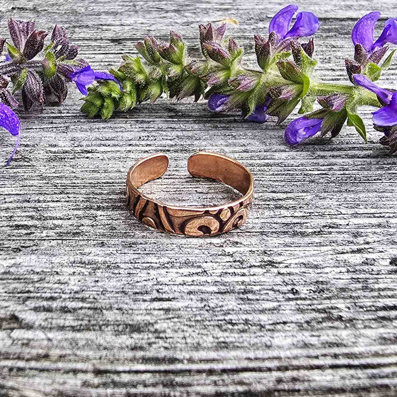 Pierścionek miedziany z wzorem