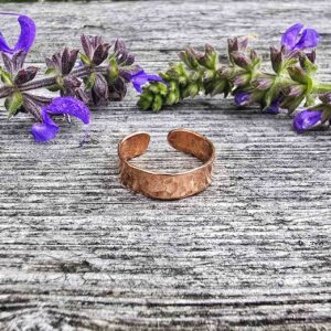 Pierścionek miedziany kuty