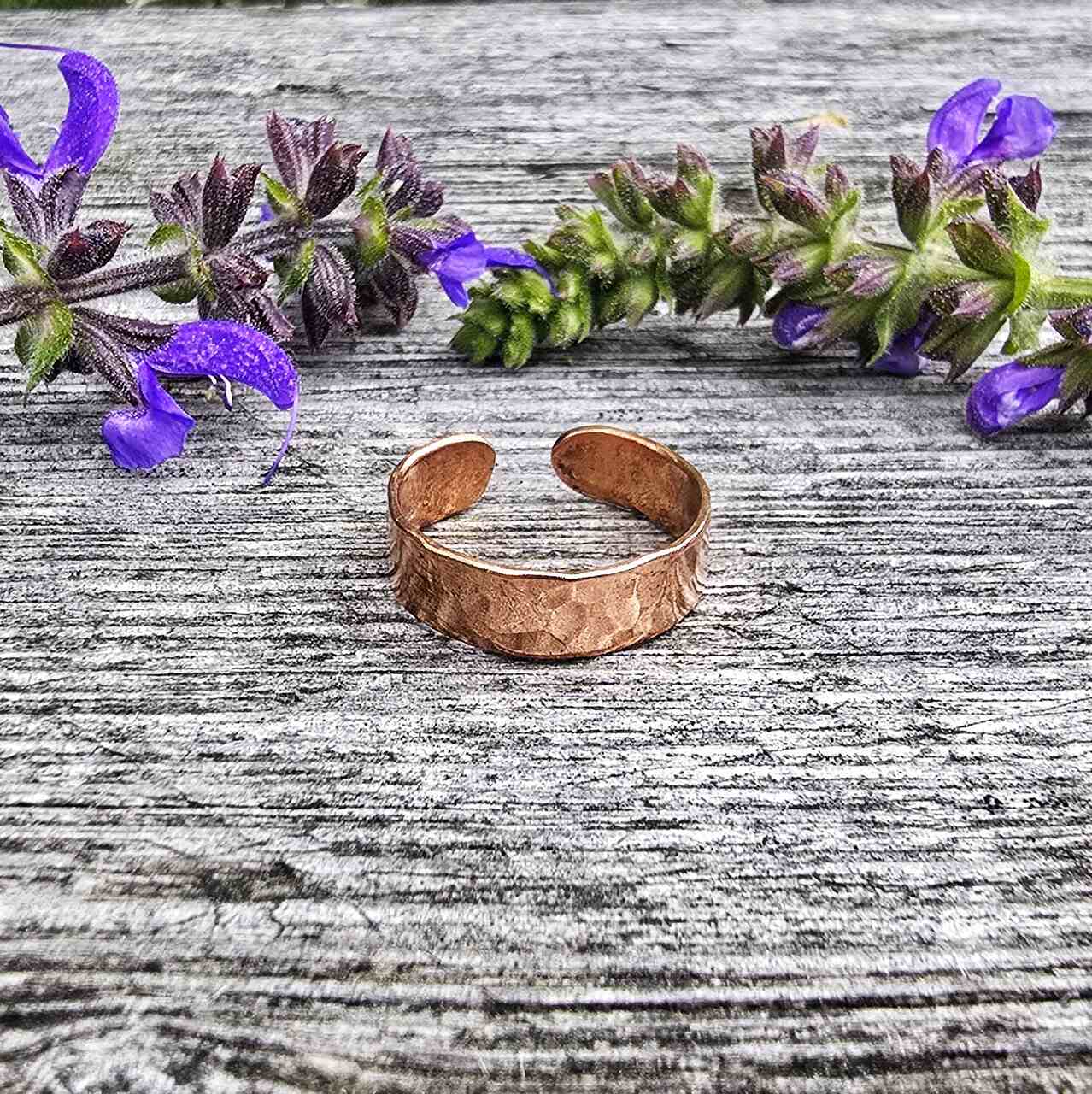 Pierścionek miedziany kuty