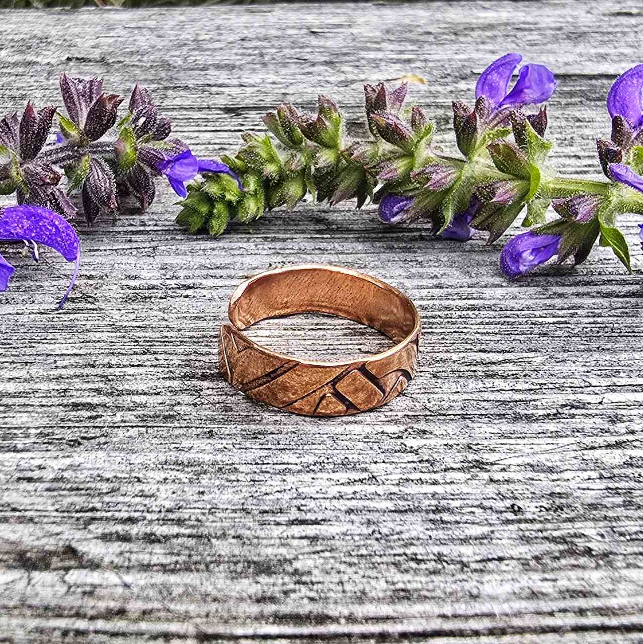 Pierścionek miedziany z wzorem - obrazek 3