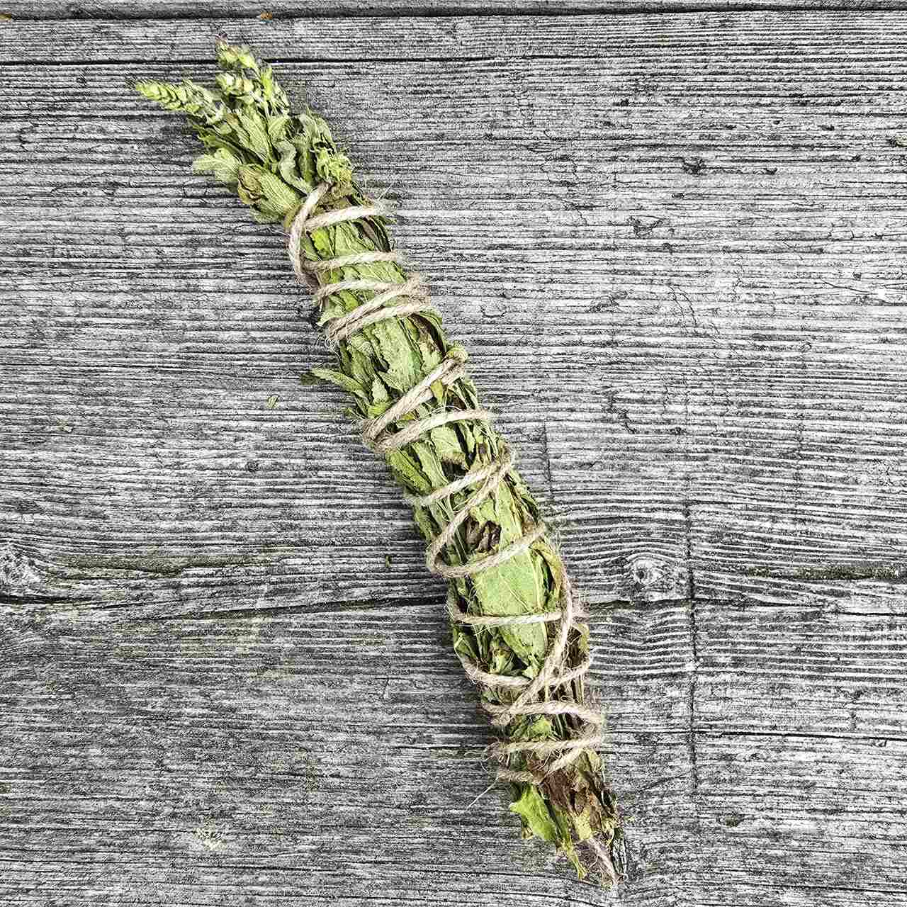 Kadzidło ziołowe z dzikiej szałwii - oczyszczanie