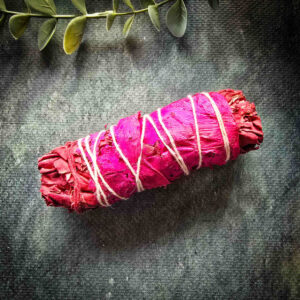 Biała Szałwia i smocza krew z płatkami róży