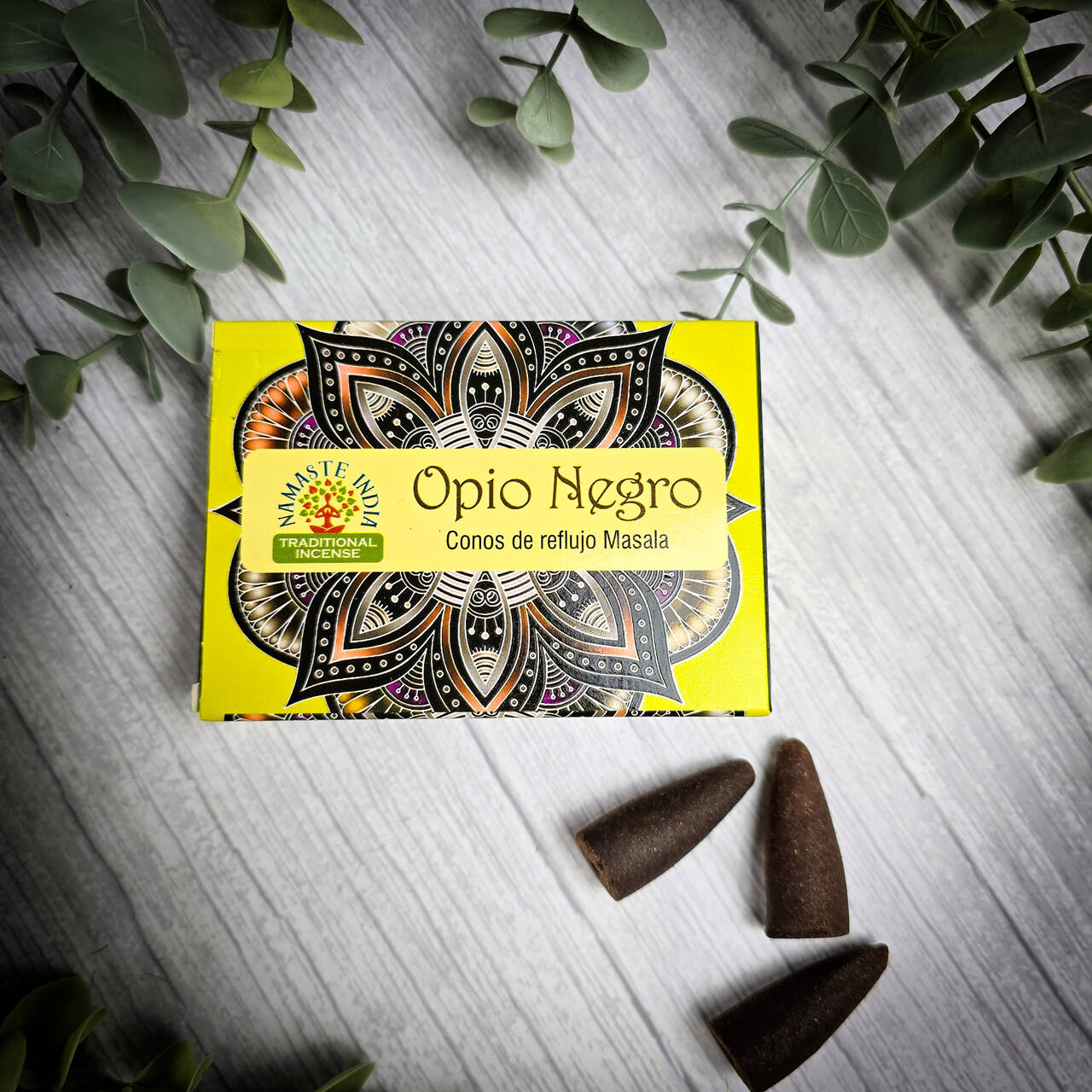 Kadzidełka Stożkowe Backflow- Czarne Opium - Namaste India - obrazek 2