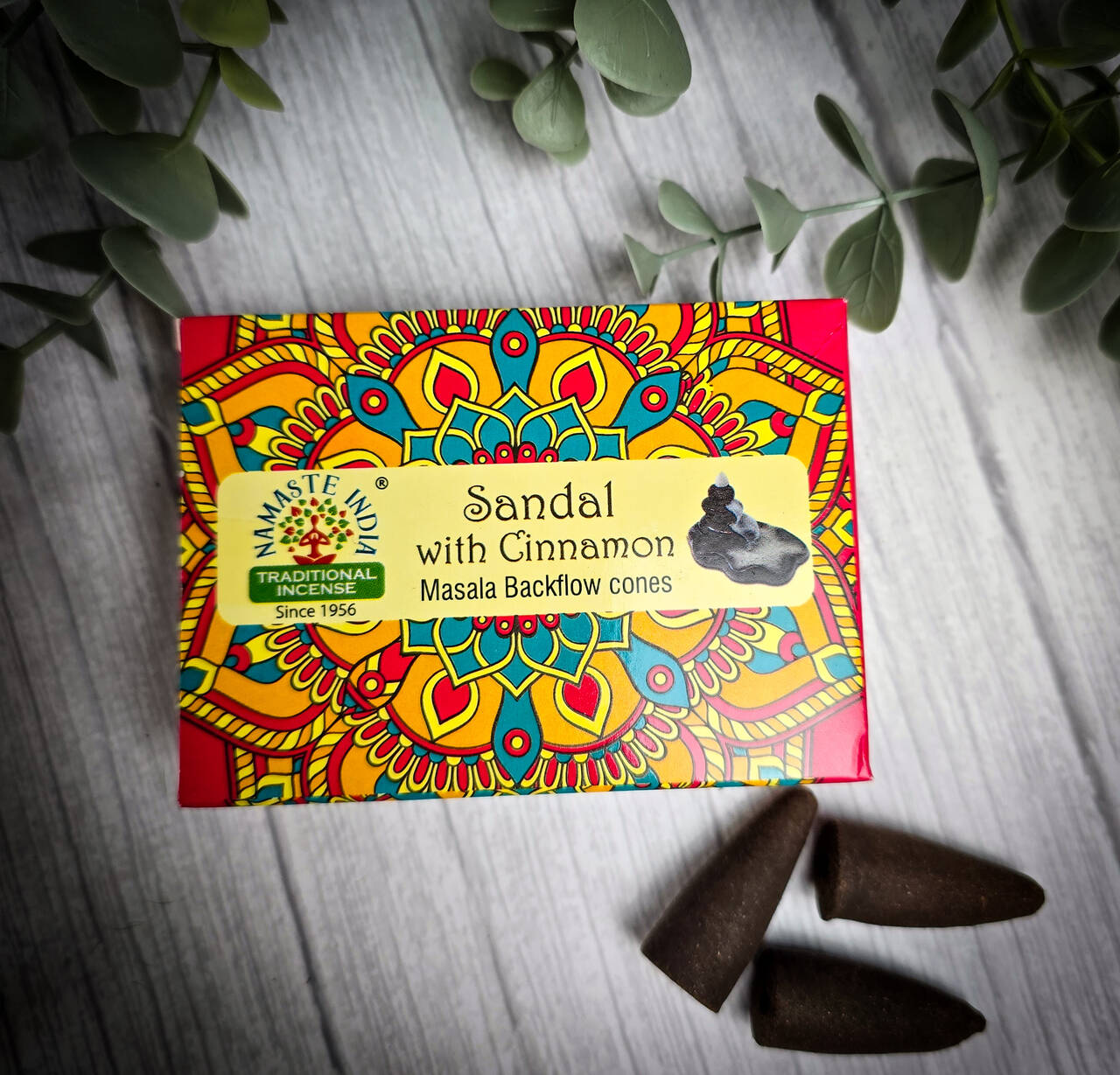 Kadzidełka Stożkowe Backflow- Drzewo Sandałowe z cynamonem - Namaste India - obrazek 2