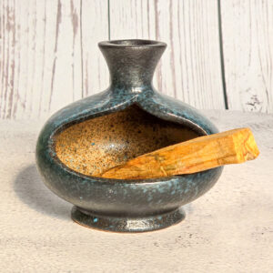 Ceramiczna podstawka do Palo Santo typu kominek